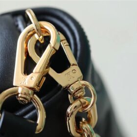 LV-Wallet-On-Strap
