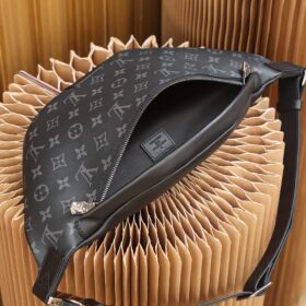 louis-vuitton-discovery-bumbag