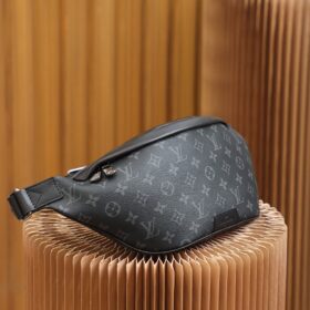 louis-vuitton-discovery-bumbag