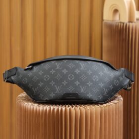 louis-vuitton-discovery-bumbag