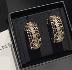 Chanel-Chain-Of-Stars-Earrings