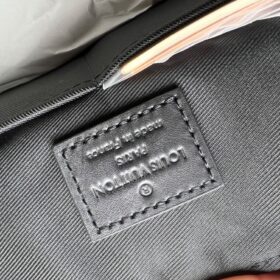 Louis-Vuitton-Christopher-Messenger-Taurillon