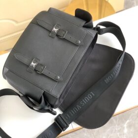 Louis-Vuitton-Christopher-Messenger-Taurillon