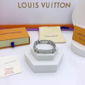 Monogram-Chain-Bracelet-Silver-Tone-M00855-3