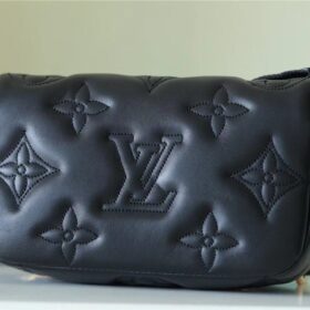 LV-Wallet-On-Strap