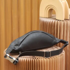 louis-vuitton-discovery-bumbag
