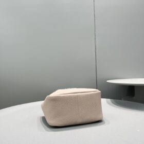 xr:d:DAGBeGYKeuI:999,j:1853655868193732996,t:24041208