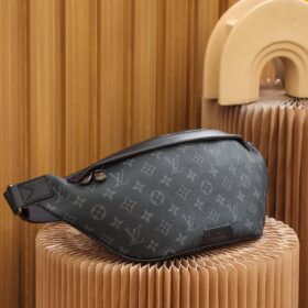 louis-vuitton-discovery-bumbag