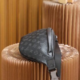 louis-vuitton-discovery-bumbag