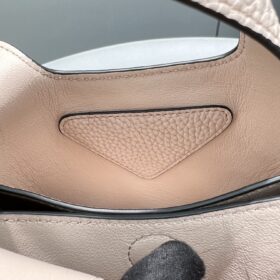 xr:d:DAGBeGYKeuI:999,j:1853655868193732996,t:24041208